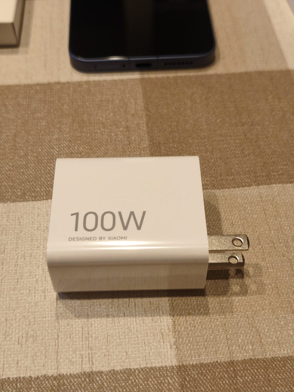 Xiaomi 17T Pro に付属する100W充電器