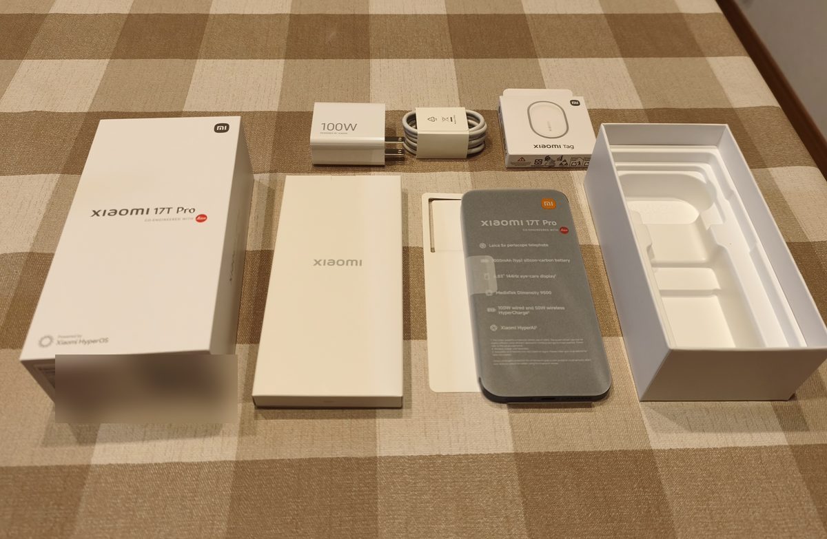 Xiaomi 17T Pro の同梱物一式（本体・100W充電器・USB-Cケーブル・Xiaomi Tag・説明書）